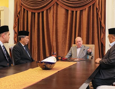 Pemimpin UMNO, DAP Mengadap Agong