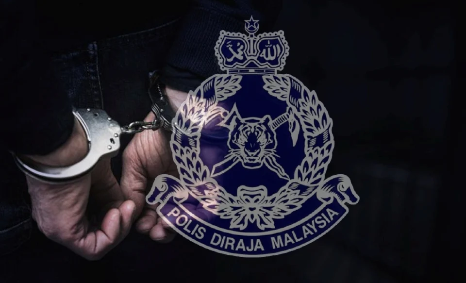 Polis Tahan Empat Penjawat Awam