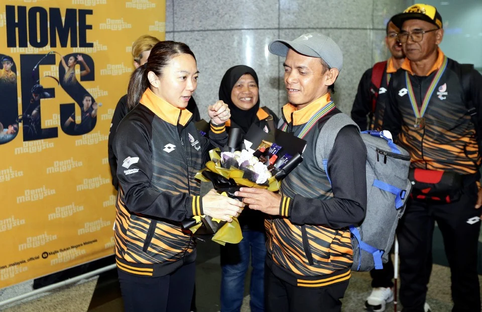 Tukang Urut Bergelar Juara Dunia