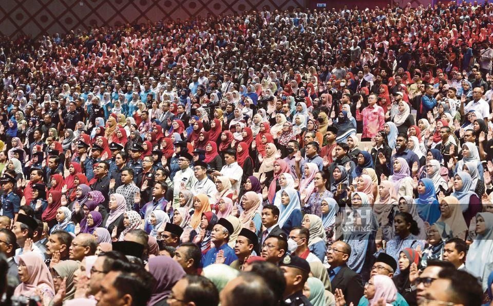 Pencen Diselaraskan Selari Semakan Gaji Penjawat Awam – Menteri