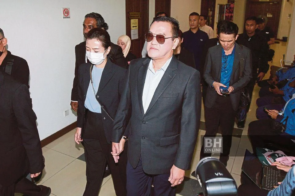 ‘TERKINI: Pengasas KK Mart, Isteri Serta Tiga Pengarah Bebas, Lepas Tuduhan Isu Stoking Kalimah’