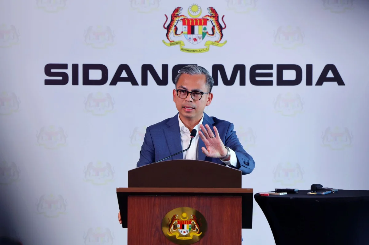 Pemecatan 6 Ahli Parlimen Bersatu Tak Ditakrif Sebagai Lompat Parti – Fahmi