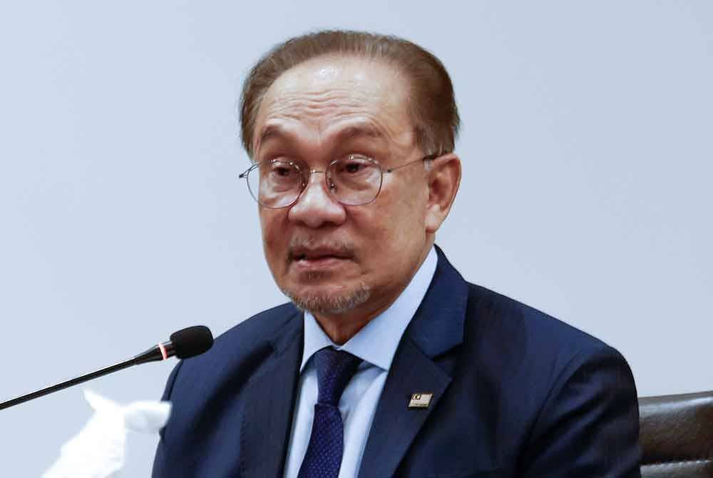 Anwar Nafi Guna Dana Syarikat Swasta