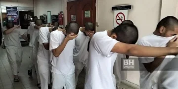 Kes Bunuh Pelajar Kolej Vokasional: Tertuduh Pertama Dakwa Hanya Tolak, Tepis Bahu Mangsa