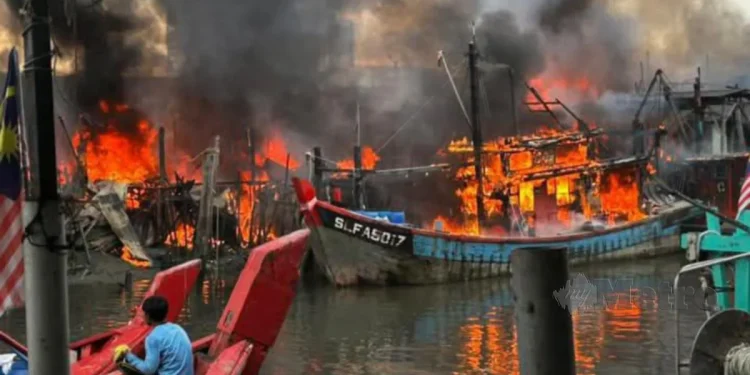 Dua Jeti Pendaratan Ikan Terbakar Di Sekinchan