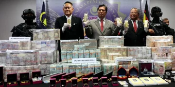 ‘UMNO Tiada Kaitan Dengan Wang Tunai, Jongkong Emas Dirampas SPRM’ – Asyraf Wajdi