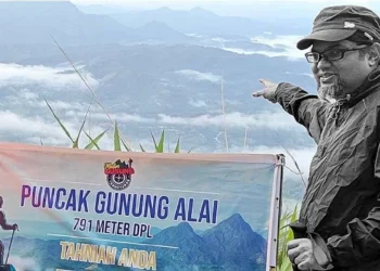Renni Terjatuh Di Kawasan Curam, Mayat Masih Terperangkap Di Gunung Rinjani