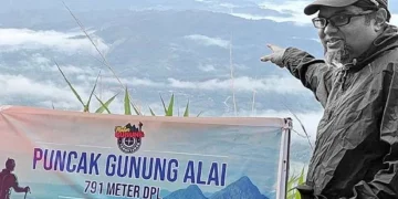 Renni Terjatuh Di Kawasan Curam, Mayat Masih Terperangkap Di Gunung Rinjani