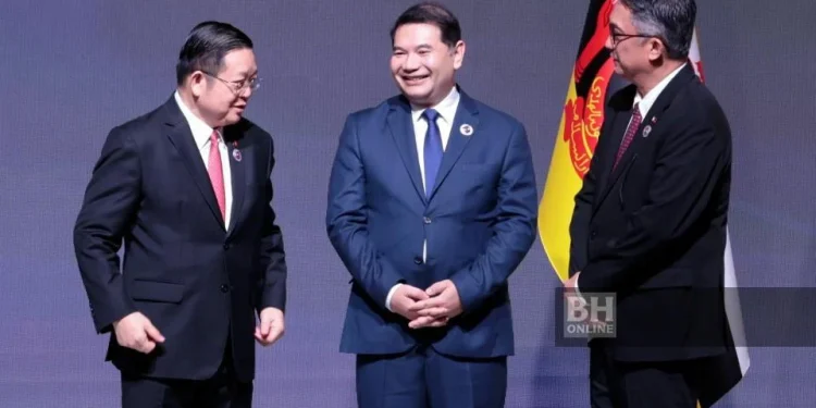 ASEAN 2025: Kehadiran Rafizi Sebagai Menteri Ekonomi Curi Tumpuan