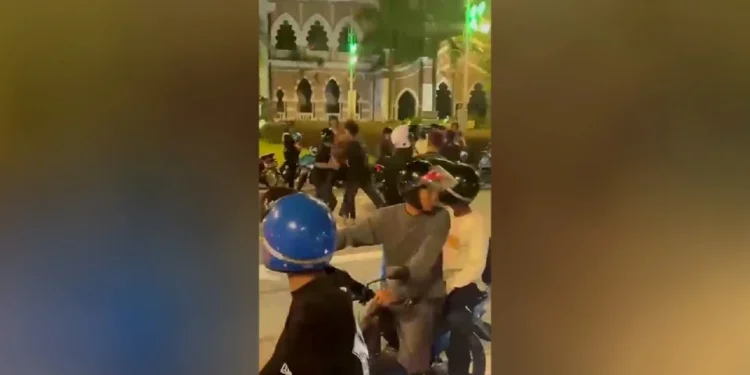 Dua Lagi Lelaki Ditahan Kes Pergaduhan Di Dataran Merdeka