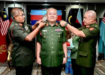 Johnny Lim Anak Cina Pertama Naik Pangkat Leftenan Jeneral