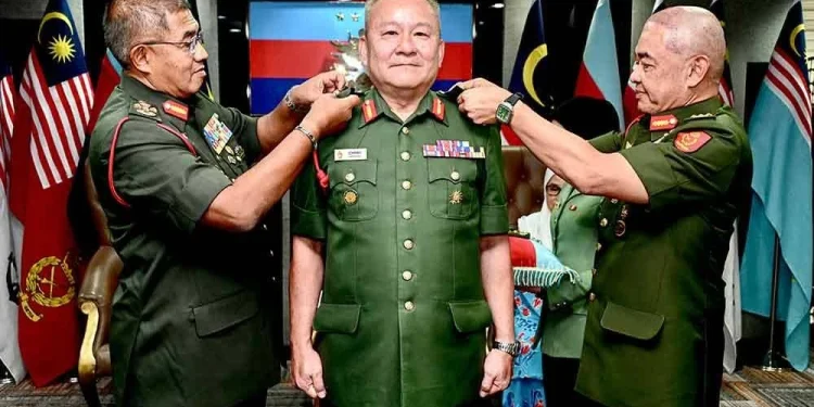 Johnny Lim Anak Cina Pertama Naik Pangkat Leftenan Jeneral