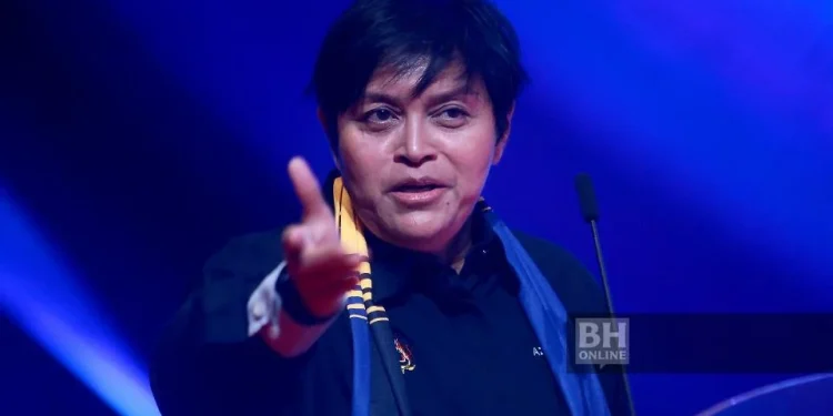 UMNO Belum Terima Usul Tarik Balik Penggantungan Keahlian Hishammuddin – Azalina