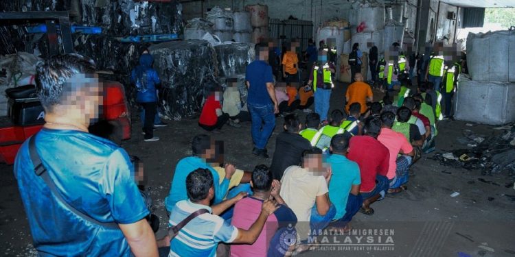 Imigresen Bongkar Aktiviti Pelupusan e-Waste Haram, Sarang Penipuan Dalam Talian