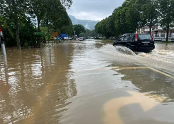 Banjir Kilat Landa Balik Pulau, Turut Sebabkan Kesesakan Lebih 3 KM