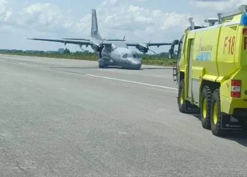 Pesawat TUDM Tergelincir, Landasan Utama Lapangan Terbang Antarabangsa Kuching Ditutup
