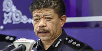 Anggota Polis Trafik Hentikan Motosikal Selepas Terbabit Kemalangan, Bantu Mangsa – PDRM