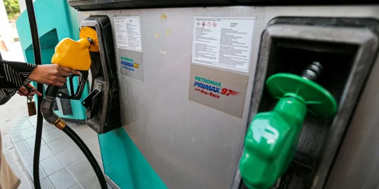 Harga RON95 Kekal, RON97 Dan Diesel Naik Tiga Sen Seliter