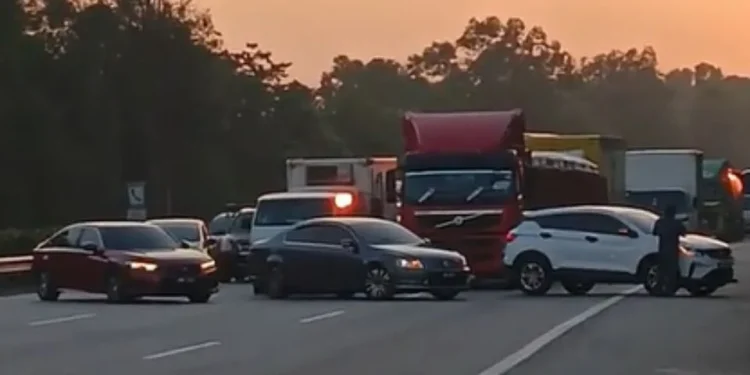 Tahan Trafik Di Lebuh Raya: 2 Lagi Suspek Ditahan