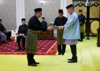 Agong Kurnia Surat Cara Pelantikan Ketua Hakim Negara Kepada Wan Ahmad Farid
