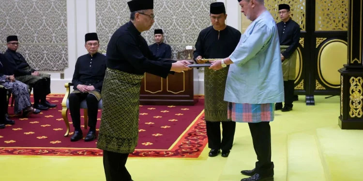 Agong Kurnia Surat Cara Pelantikan Ketua Hakim Negara Kepada Wan Ahmad Farid