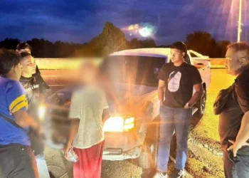 Warga Emas Ditahan Baling Batu Ke Kenderaan