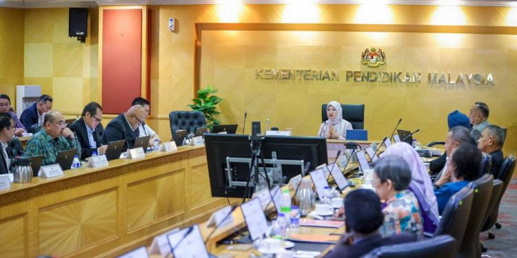 Kementerian Pendidikan Garis 7 Langkah Tangani Beban Tugas Guru