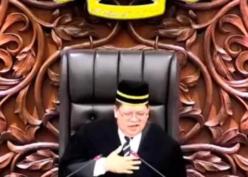 Pertelingkahan Mamba, Mambang Buat Johari ‘Sesak Nafas’