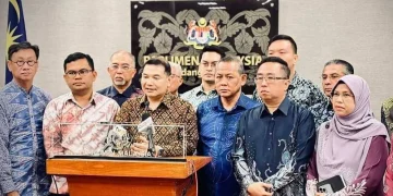 ‘Anak Saya Mungkin Dicucuk dadah, Virus Atau Air’ – Rafizi