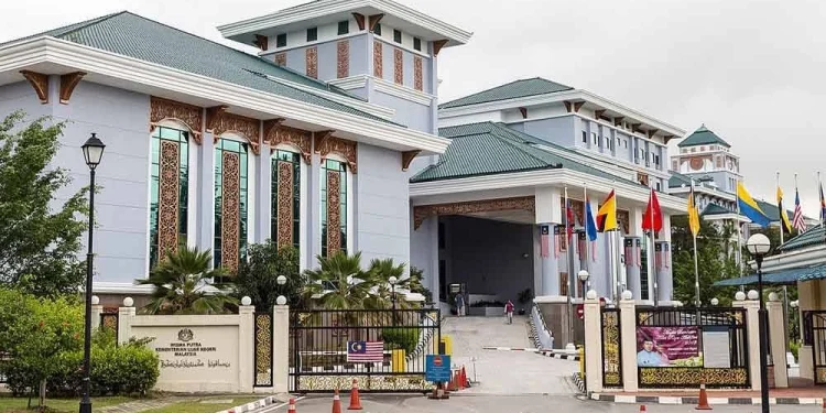 Konflik Israel – Qatar: PM Hadiri Sidang Kemuncak Tergempar Arab-Islam Di Doha