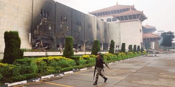 Isteri Bekas PM Nepal Maut Selepas Rumah Dibakar Perusuh