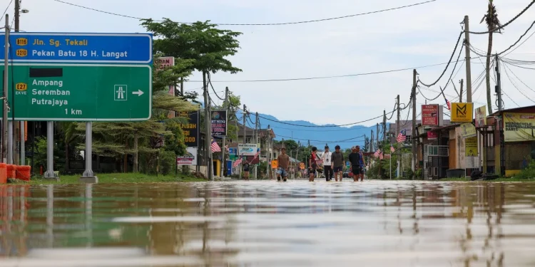 Jumlah Mangsa Banjir Di Sabah Meningkat, Perak, Selangor Menurun Petang Ini
