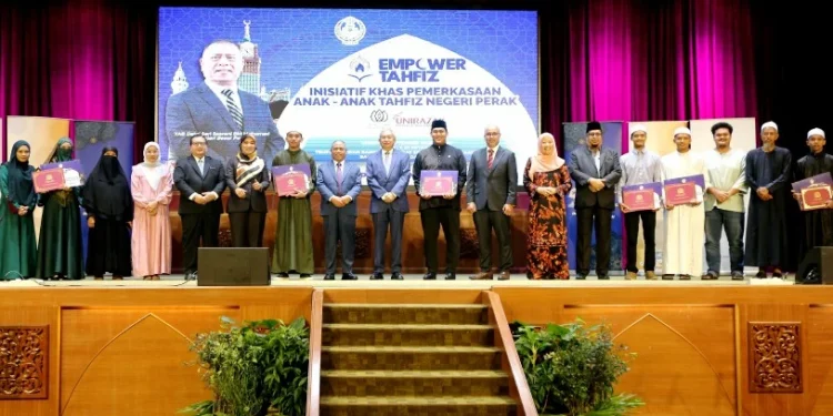 Kerajaan Perak Ambil Tanggungjawab Penuh Insiden Wanita Cuba Dekati Sultan Nazrin – MB