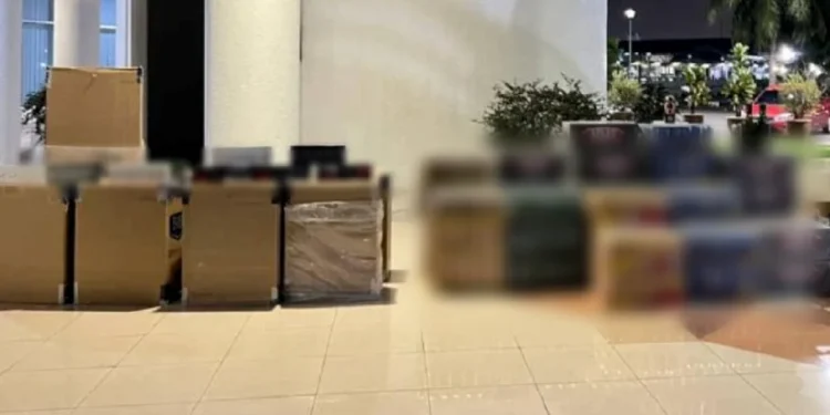 2 Lelaki Ditahan Jual Arak, Rokok Tidak Bercukai