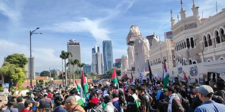 Himpunan Bantah Trump Laung ‘Free Free Palestin’ Di Dataran Merdeka