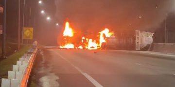 Pemandu Rentung Dalam Nahas Lori Muatan Debu Simen Di Lebuhraya Karak