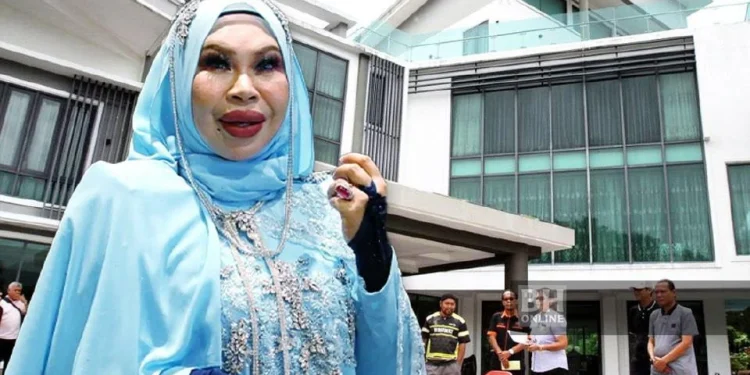 Tiga Kereta Antara 727 Barang Milik Datuk Vida Berjaya Dilelong RM1 Juta