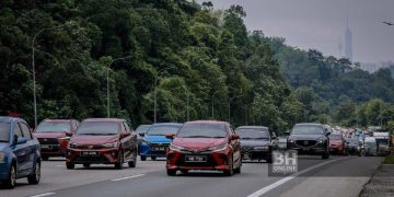 Aliran Trafik Di Lebuh Raya Utama Bergerak Perlahan
