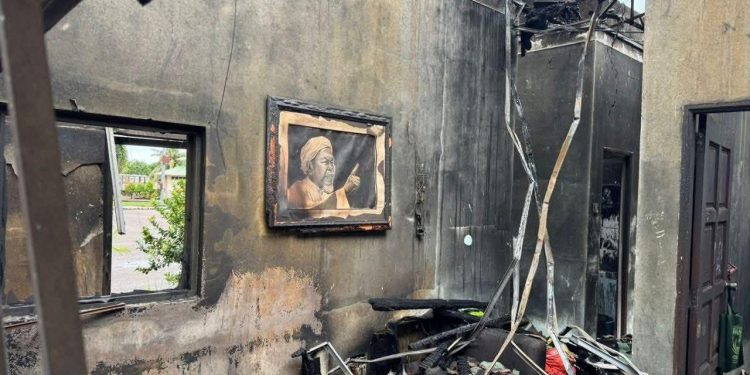 Lukisan Tok Guru Nik Aziz Tidak Hangus Dalam Kebakaran PUTIK