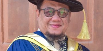 Penulis Lirik Terkenal Hairul Anuar Harun Dikurniakan PhD Di UPSI