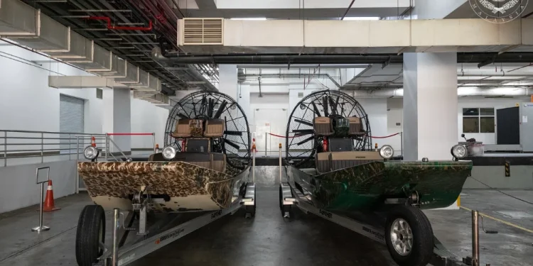 Agong Kurnia Kebenaran Guna Dua ‘Airboat’ Milik Peribadi Bantu Operasi Banjir