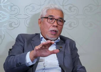 ‘Mengapa Anwar Boleh, Tetapi Najib Tidak Boleh?’ Soal Hassan Karim