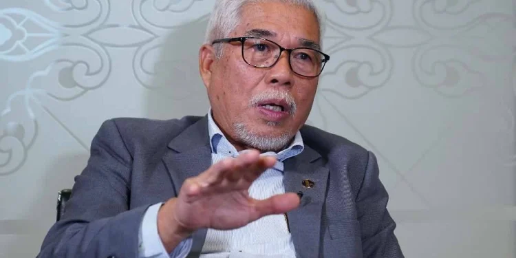 ‘Mengapa Anwar Boleh, Tetapi Najib Tidak Boleh?’ Soal Hassan Karim