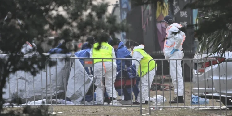 Bapa Dan Anak Dalang Serangan Berdarah Di Pantai Bondi – Polis Australia