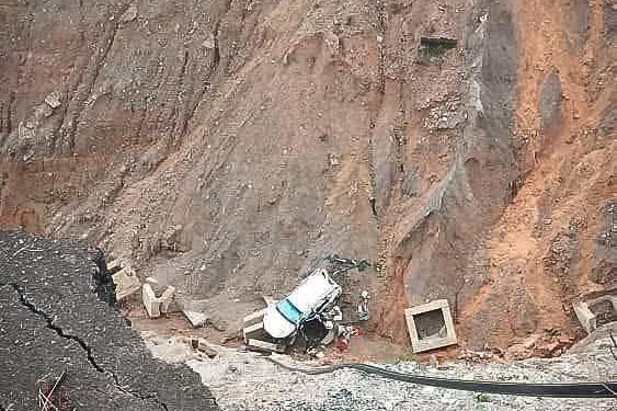 Guru, Pekerja Kantin Maut SUV Jatuh Gaung Di Jalan Aring