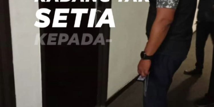 Gebor Ada Kesan Darah, Aksi Di Bilik Hotel