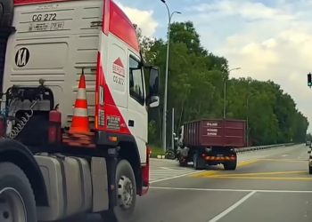 Lori Pembunuh – Bagi Isyarat Kanan, Belok Kiri – Penunggang Motosikal Maut Di Lokasi