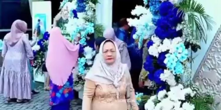 Bunga Hiasan Majlis ‘Lesap’, Penganjur Terpaksa Minta Dipulangkan Balik