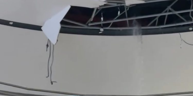 Hujan Lebat, Bumbung TRX Bocor Lagi Petang Tadi