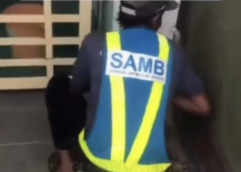 Video Tular Lelaki Rakam Pekerja Air, Rupanya Tunggakan Bil Punca Bekalan Dipotong